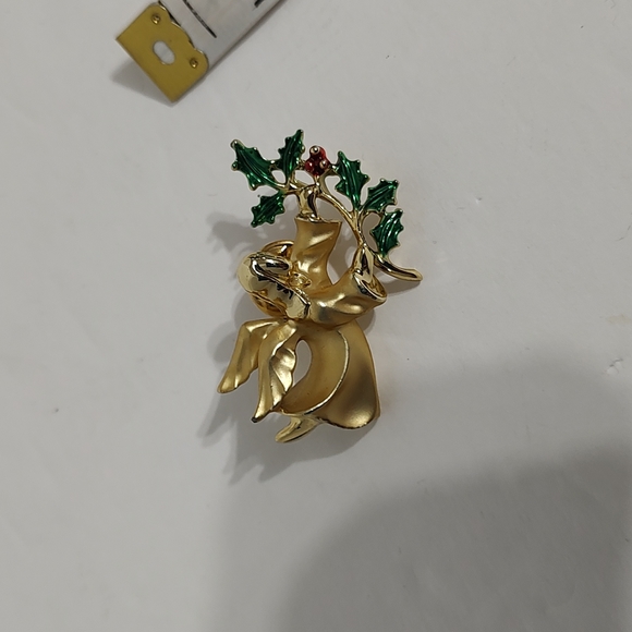 Vintage Gold Angle with Holly or Wreath Tac Pin - Picture 6 of 7